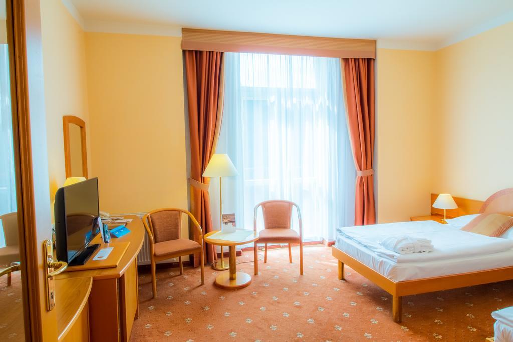 Hotel Ensana Hvezda - Imperial - Neapol Mariánské Lázně Exterior foto